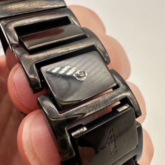 Guess Women's Yellow Spot Chrome Strap Quartz Movement‎ Square Wristwatch Black - Picture 7 of 9